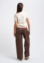 Pantalone con passanti larghi e cintura - MARRONE