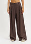 Pantalone ampio con pinces gessato - NOCCIOLA