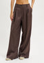Pantalone ampio con pinces gessato - NOCCIOLA