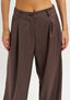 Pantalone ampio con pinces gessato - NOCCIOLA