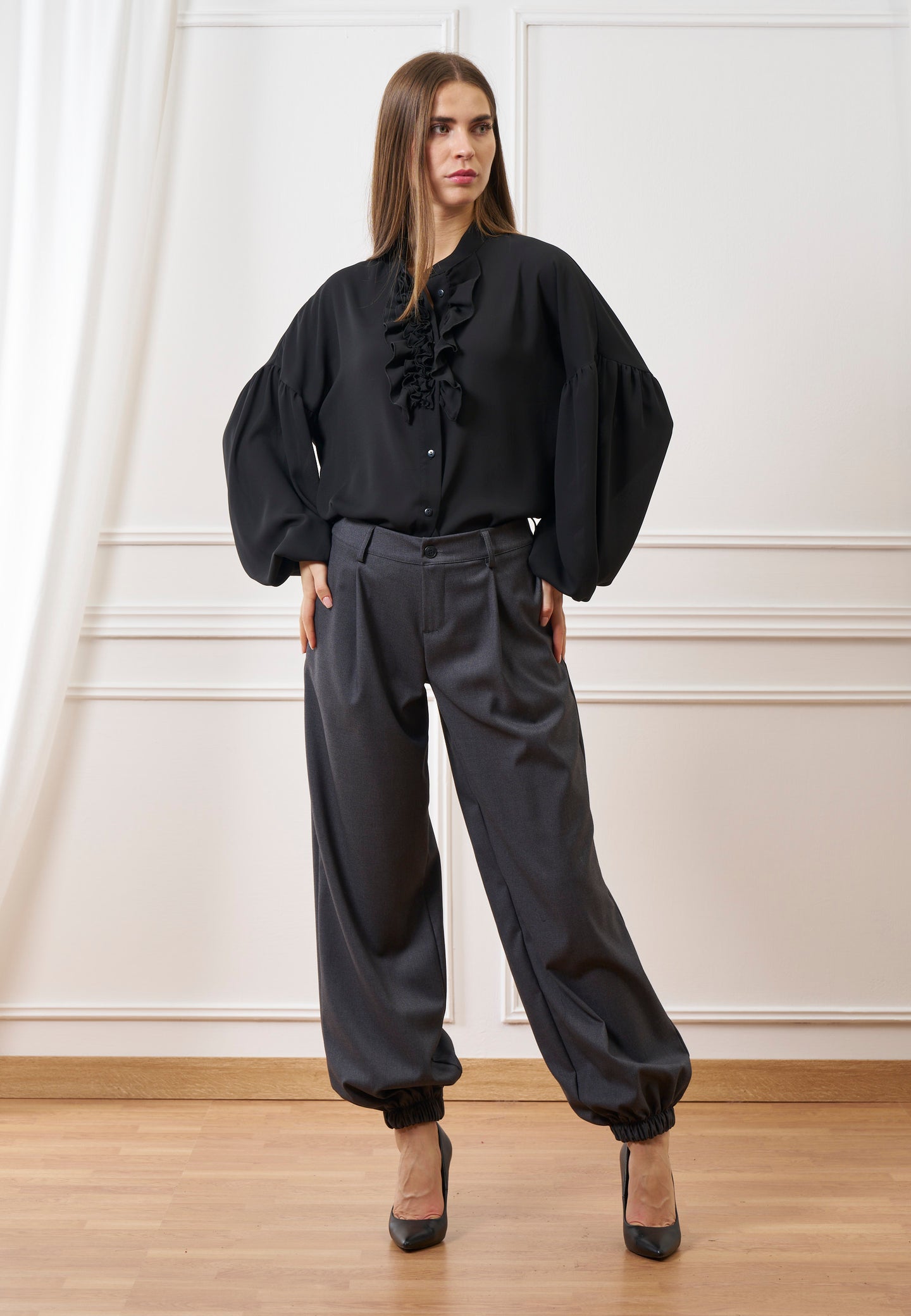 Blusa con jabot frontale