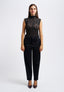 Top smanicato con collo alto in pizzo - NERO
