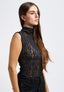 Top smanicato con collo alto in pizzo - NERO