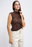 Top smanicato con collo alto in pizzo - MARRONE