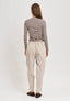 T-shirt girocollo a righe - MARRONE