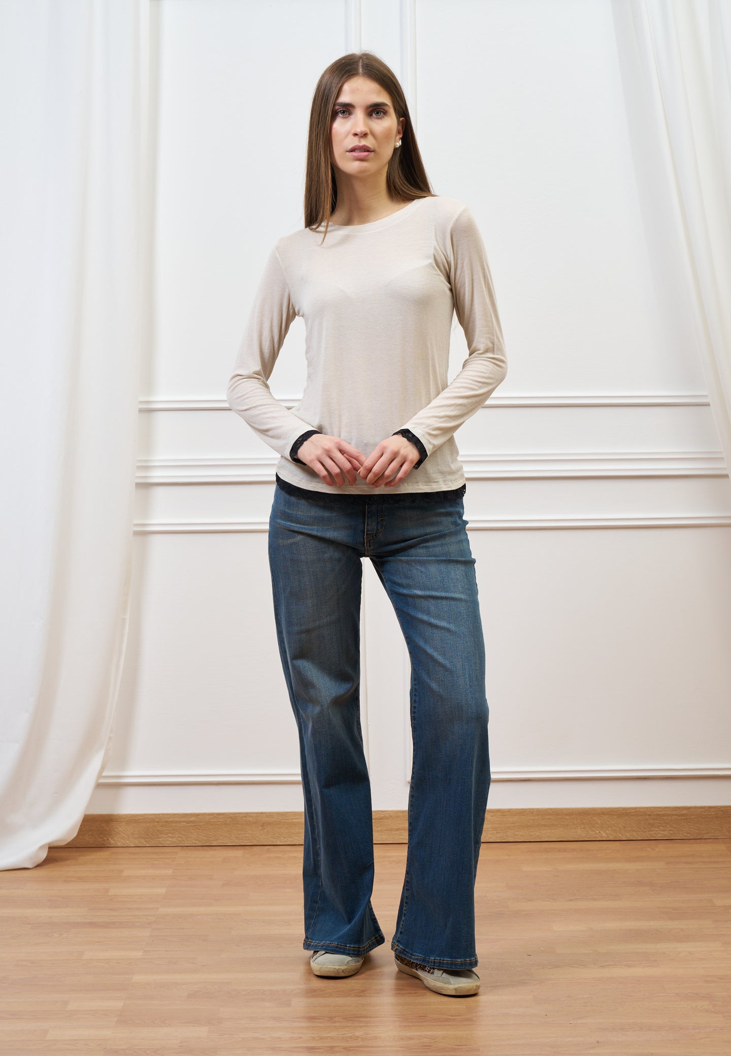 T-shirt misto cachemire dettagli in pizzo