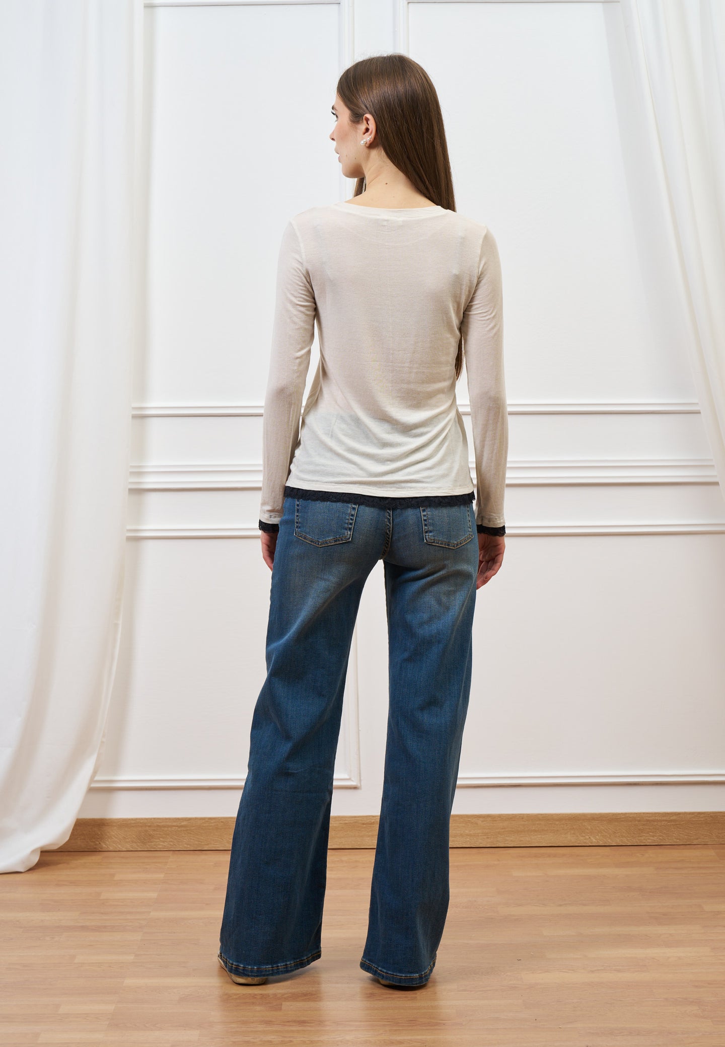 T-shirt misto cachemire dettagli in pizzo