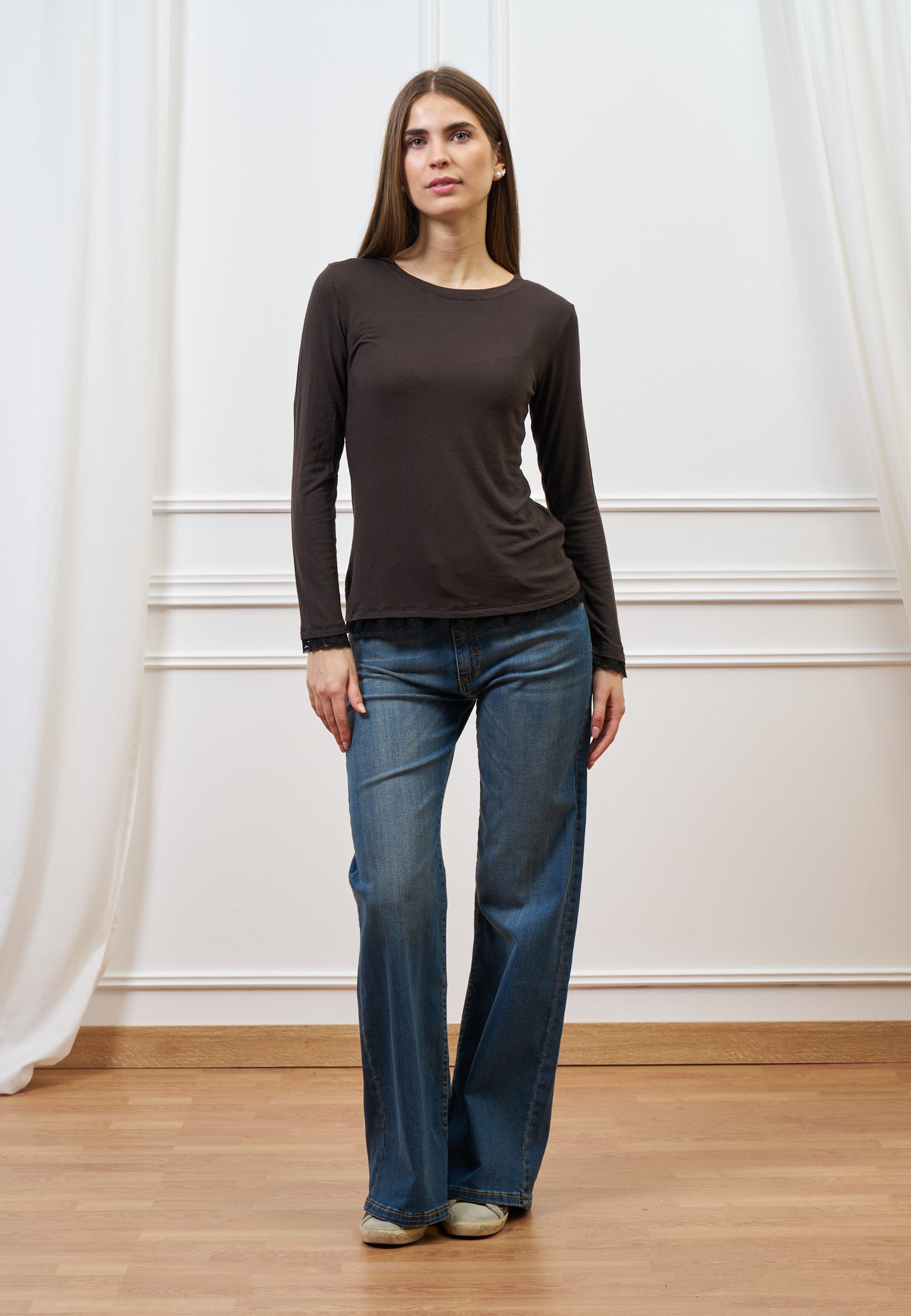 T-shirt misto cachemire dettagli in pizzo